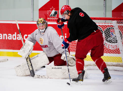 Andrei Vasilevski, målvakt, och Nail Yakupov, Ryssland
