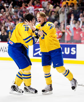 Mika Zibanejad och John Klingberg, Sverige, jublar. Jubel,