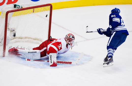 Phil Kessel, Toronto, gör 1-0 bakom Jimmy Howard,