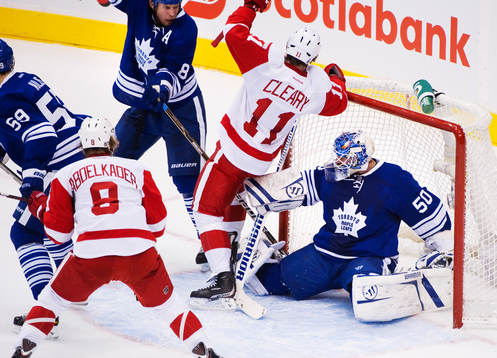 Oroligt framför Jonas Gustavsson, målvakt, Toronto