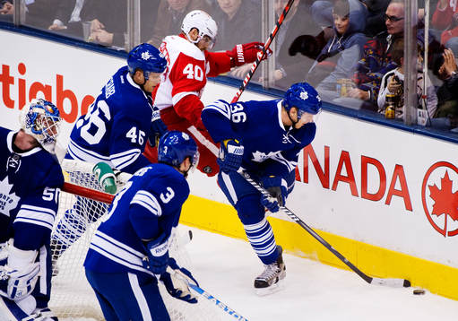 Henrik Zetterberg, Detroit, kämpar mot Carl Gunnarsson,