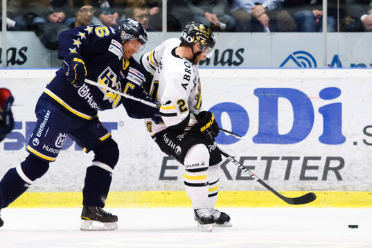 Johan Davidsson, HV71 hakar Christian Sandberg, AIK