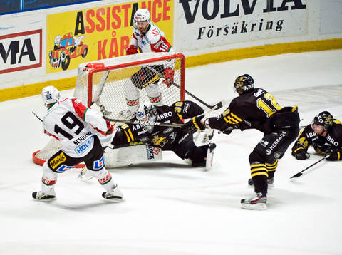 Rob Schremp, Modo gör 2-5 på Viktor Fast, målvakt, AIK