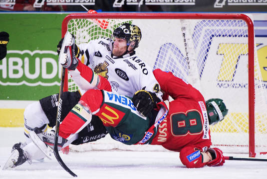 Fredrik Eriksson, Frölunda faller över Fredrik Svensson,