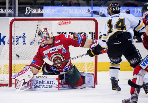 Daniel Rudslätt, AIK, sätter 1-2 bakom Frederik Andersen,