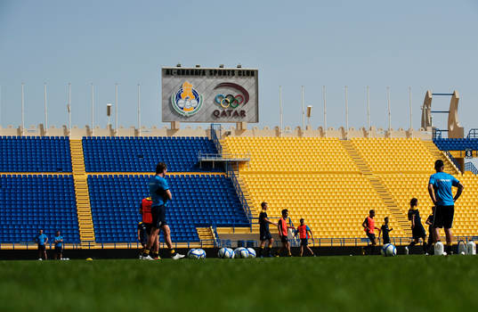 Det svenska laget tränar på Al-Gharafa Stadium i Doha