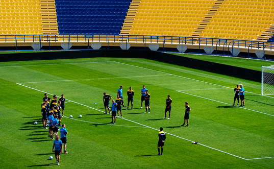 Det svenska laget tränar på Al-Gharafa Stadium i Doha