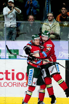 Mikael Johansson, Frölunda, gör 3-0, jubel Pierre Johnsson