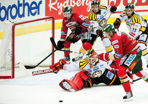 Christian Bäckman, Frölunda, gör 2-0 bakom Niklas