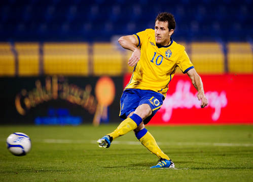 Tobias Hysén, Sverige, stegar fram på straff och skjuter