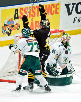 Richard Gynge, AIK och Cristopher Nihlstorp, målvakt,