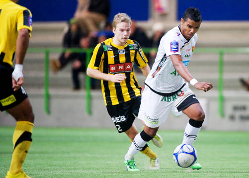 Wanderson Do Carmo, Gais, jagas av Oscar Lewicki, Häcken