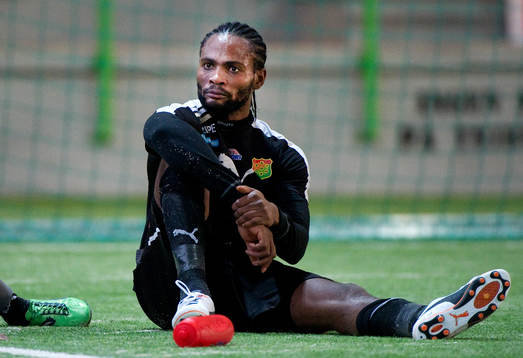Richard Ekunde, Gais