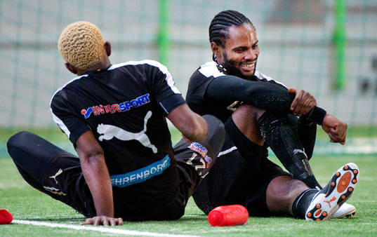 Richard Ekunde, Gais