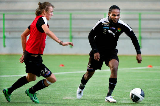 Richard Ekunde, Gais