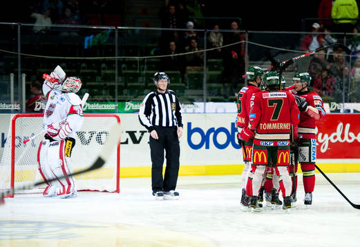 Frölunda gör 1-0 genom Fredrik Pettersson, jubel, Mikael