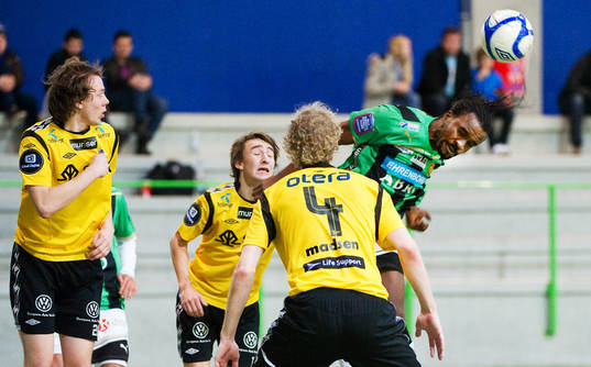 Peter Ijeh, Gais, nickar