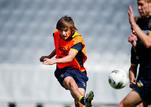 Simon Thern skjuter