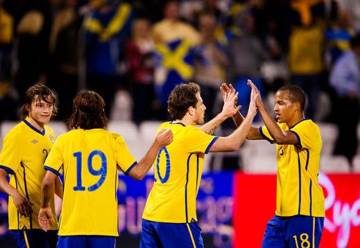 Tobias Hysén, Sverige, gratuleras av Marcus Olsson till