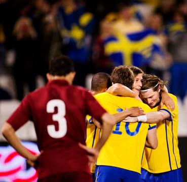Simon Thern, Sverige, kramas om av Marcus Olsson, Tobias
