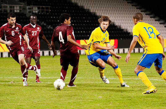 Simon Thern, Sverige, dribblar i straffområdet