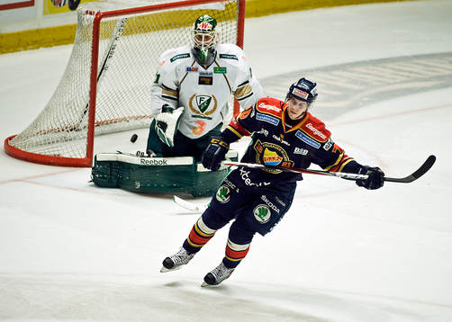 Cristopher Nihlstorp, målvakt, Färjestad och Mario Kempe,
