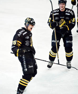Johannes Salmonsson och Stefan Johansson, AIK, jubel