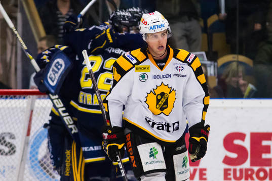Skellefteåspelare depp samtidigt som HV71 jublar, jubel