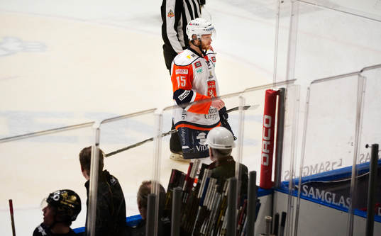 Liam Reddox, Växjö, fick matchstraff