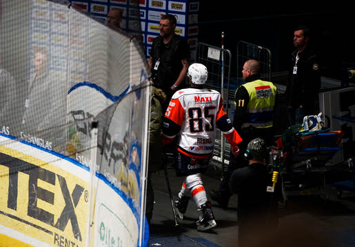 Liam Reddox, Växjö, får matchstraff
