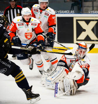 Oscar Ahlsenfelt, målvakt, Växjö, räddar ett skott
