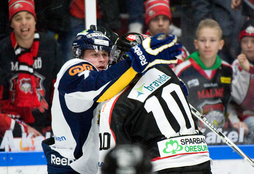 Johan Burlin, Sundsvall, i slagsmål med Robin Alvarez,