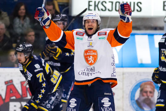 Erik Josefsson, Växjö, jubel samtidigt som HV71 deppar