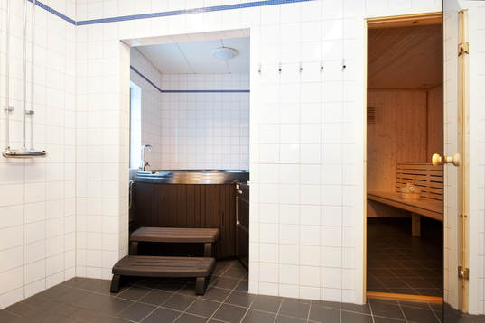 Nya kamratgården, dusch, isbad och bastu