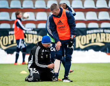 Kjetil Waehler får en smäll