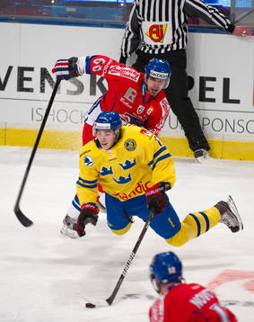 Calle Järnkrok, Sverige får en flygtur av Tomas Rolinek,