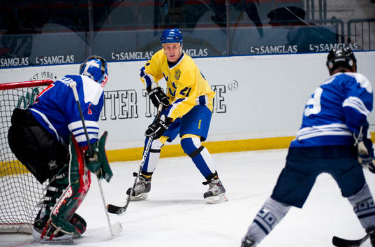 Bläddra bland fler bilder av Ishockey, Stjärnlandskamp, Tre Kronor Legends - Finland Gyllene