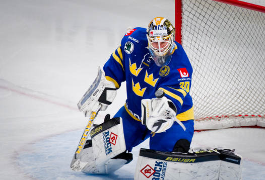 Viktor Fasth, målvakt Sverige med pucken