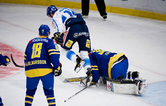 Jesse Joensuu, Finland åker över Viktor Fasth, målvakt