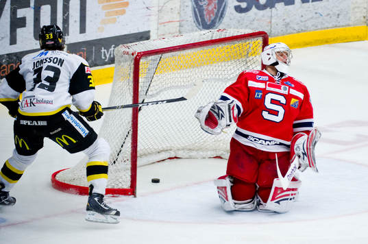Marcus Jonsson, Västerås tunnlar Julius Hudacek, målvakt