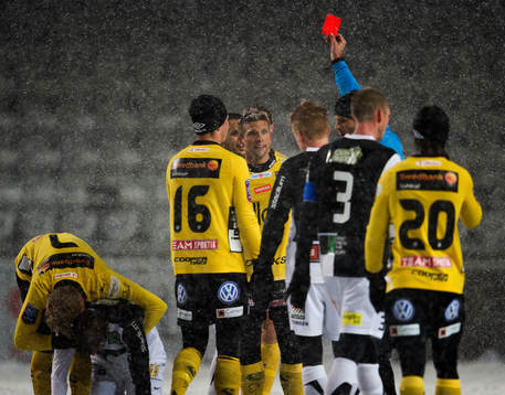Anders Svensson, Elfsborg, får rött kort