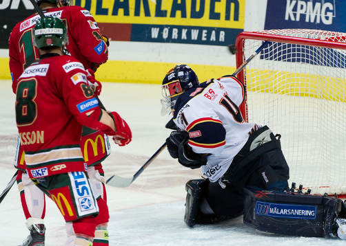 Frölunda har en puck i stolpen, Gustaf Wesslau, målvakt,