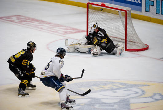 Kamil Piros, HV71 flippar lätt in 2-1