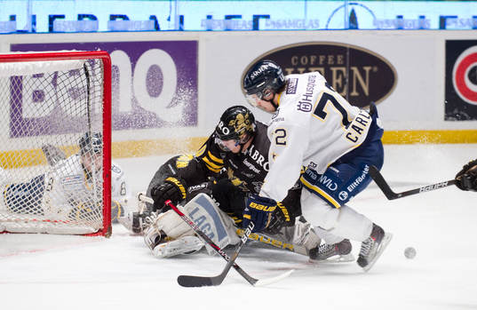 Markus Svensson, målvakt AIK håller tätt på returen