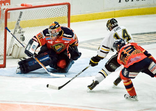 Daniel Rudslätt, AIK gör mål på Gustaf Wesslau,