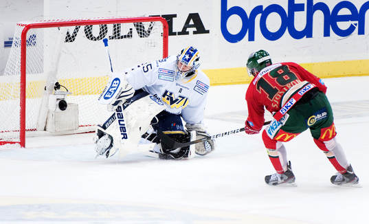 Fredrik Sjöström, Frölunda, missar friläge på Andreas