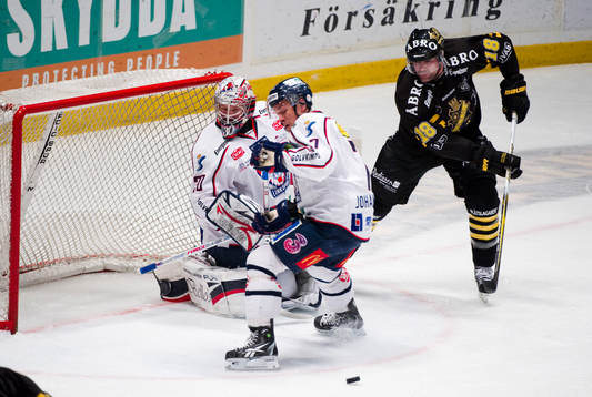 Kent McDonell, AIK pressar på Fredrik Norrena, målvakt