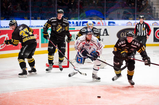 Andreas Jämtin Linköping jagar pucken