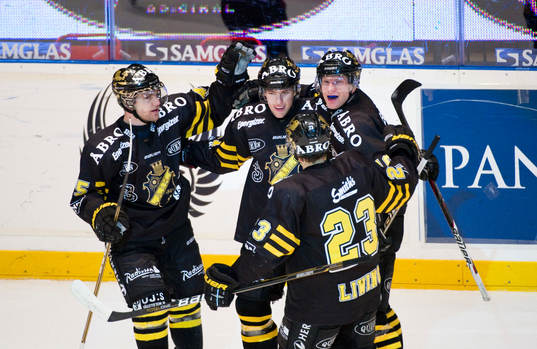 Robert Rosén, AIK skjuter in kvitteringen 1-1