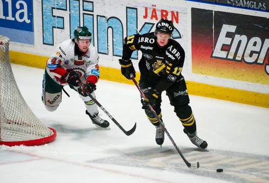 Fredrik Carlsson, AIK håller puck